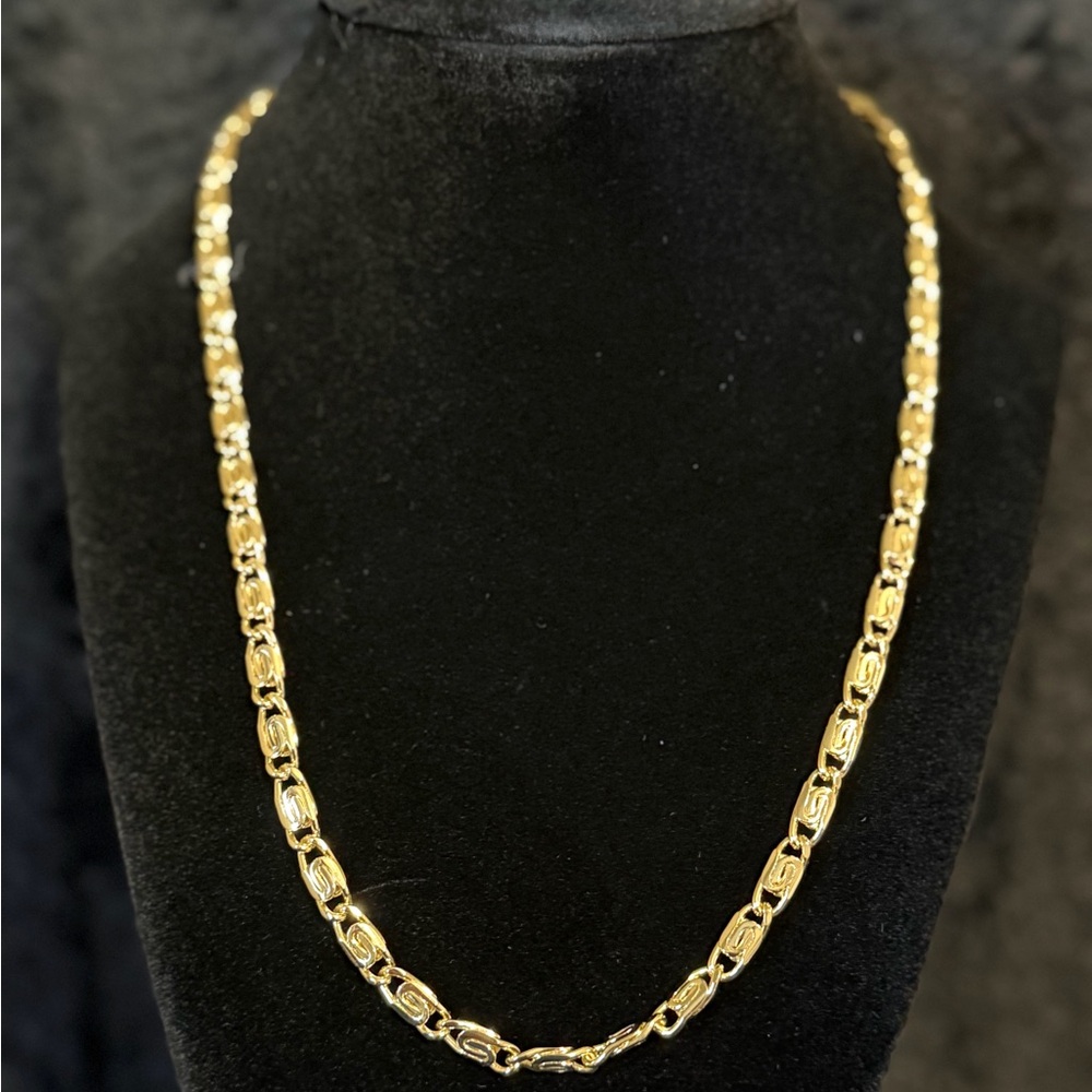 Elegant Gold Chain Necklace